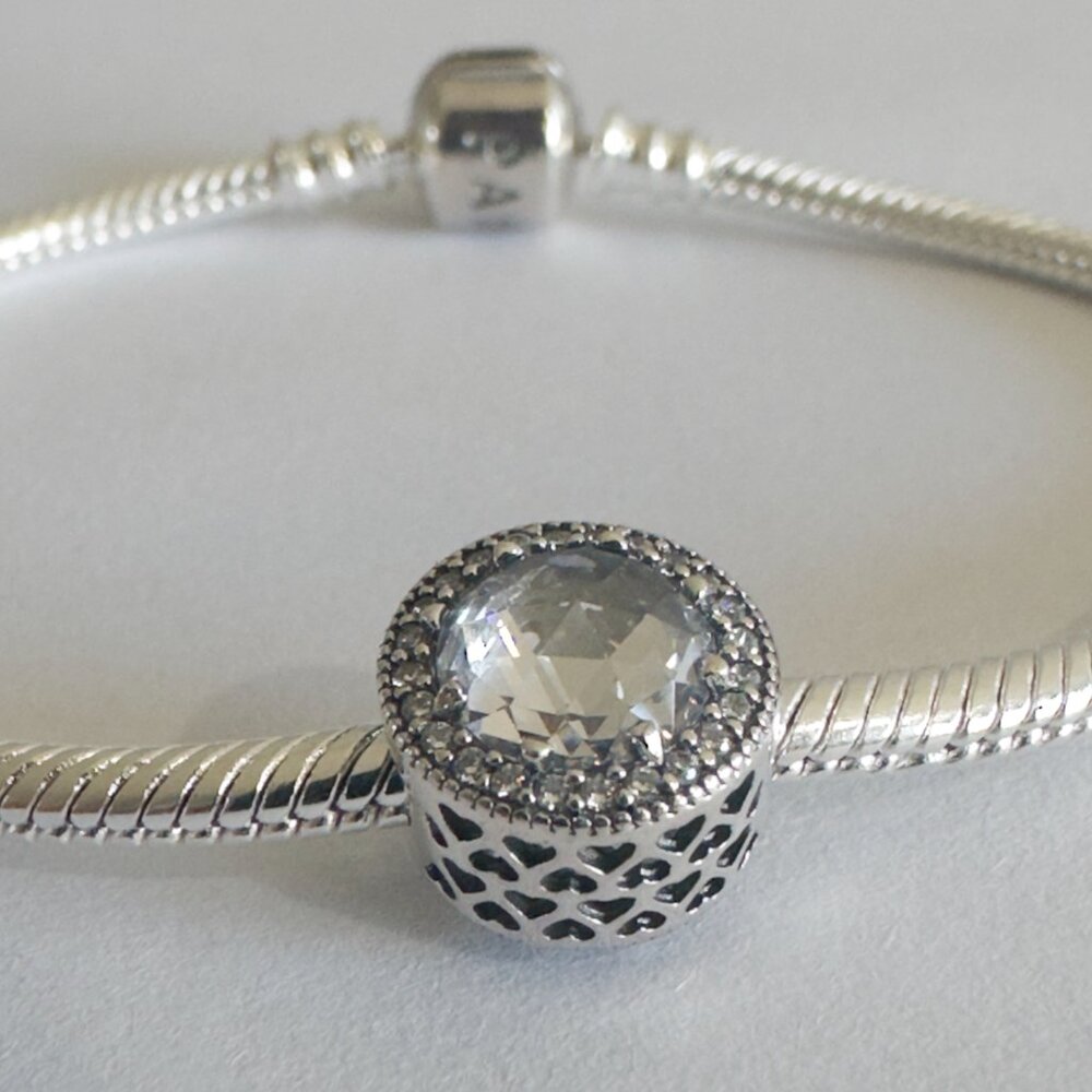 Brand New Authentic Pandora Radiant Heart Charm CLEAR Stone - Picture 4 of 5